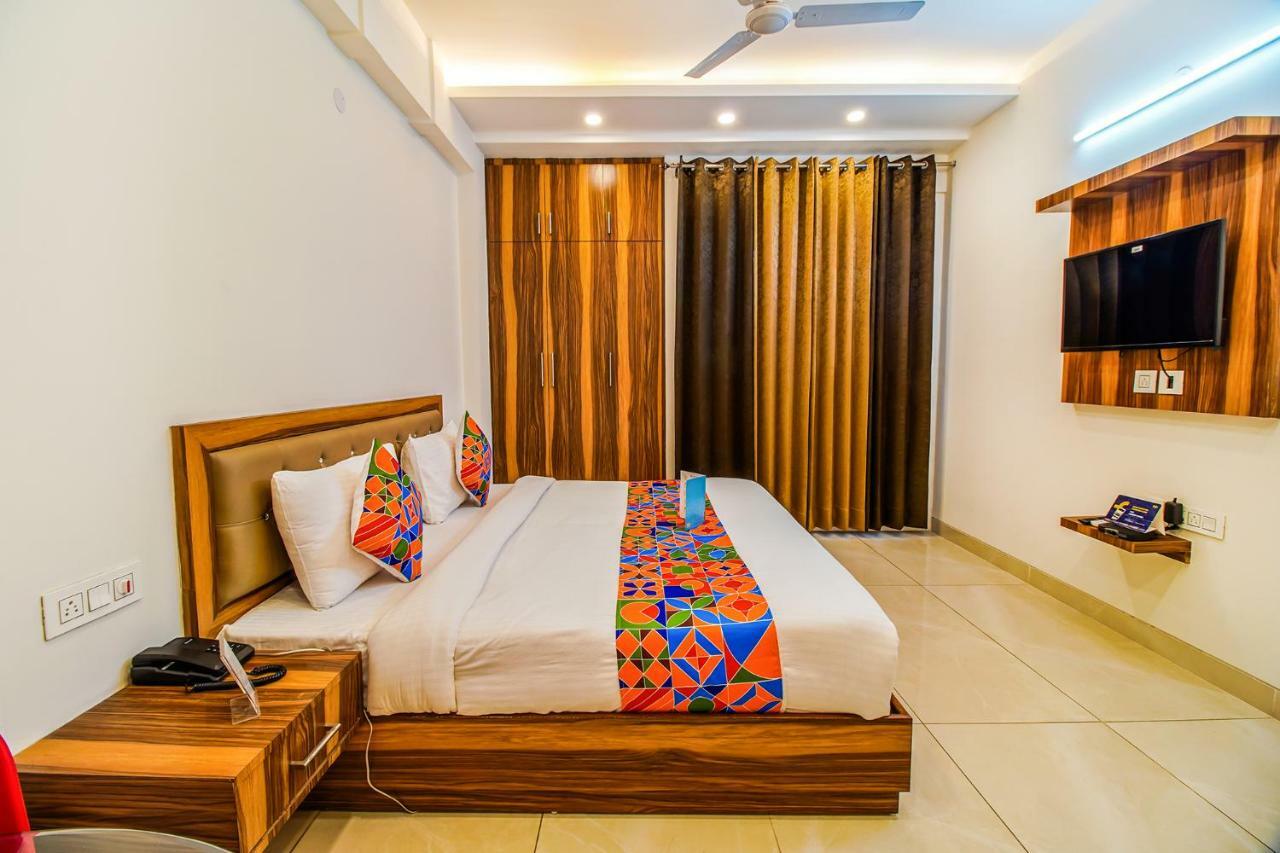 Fabhotel Kiara Гургаон Экстерьер фото